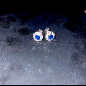 Women earrings with sapphire and diamonds